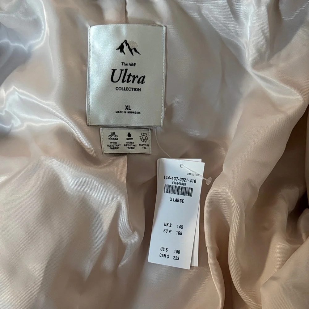 Abercrombie & Fitch Women's Beige Puffer Jacket - Picture 11 of 15